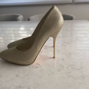 NEW Sparkly Gold Stuart Weitzman heels ✨